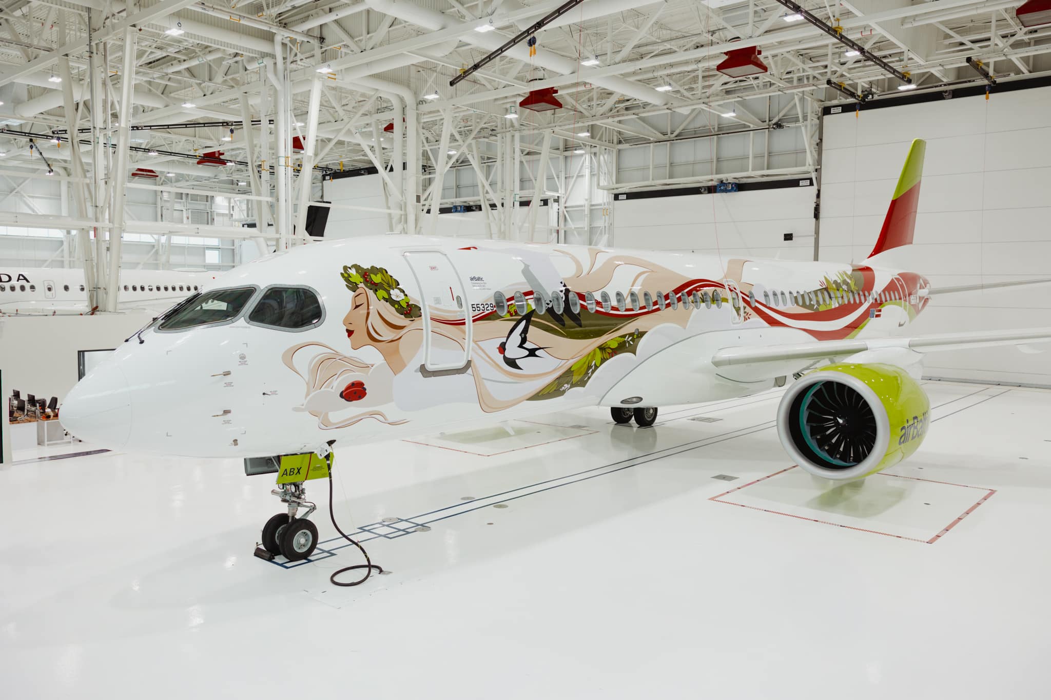 airBaltic Desvela Impresionante Livery Especial para su 50º Airbus A220-300