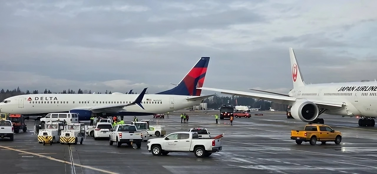 Japan Airlines 787 Colisiona con la Cola de un Delta 737 en Seattle Mientras se Preparaba Vuelo a Puerto Vallarta