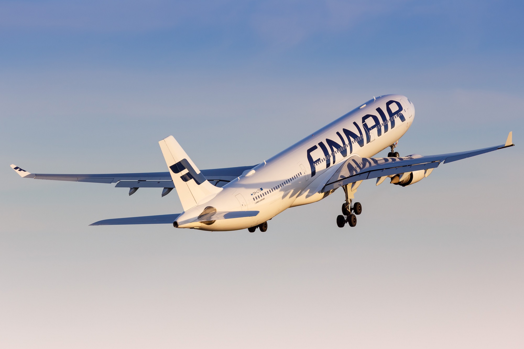 Finnair Ante Posibles Recortes de Empleo: Impacto de la Huelga de Pilotos en la Aviación Global