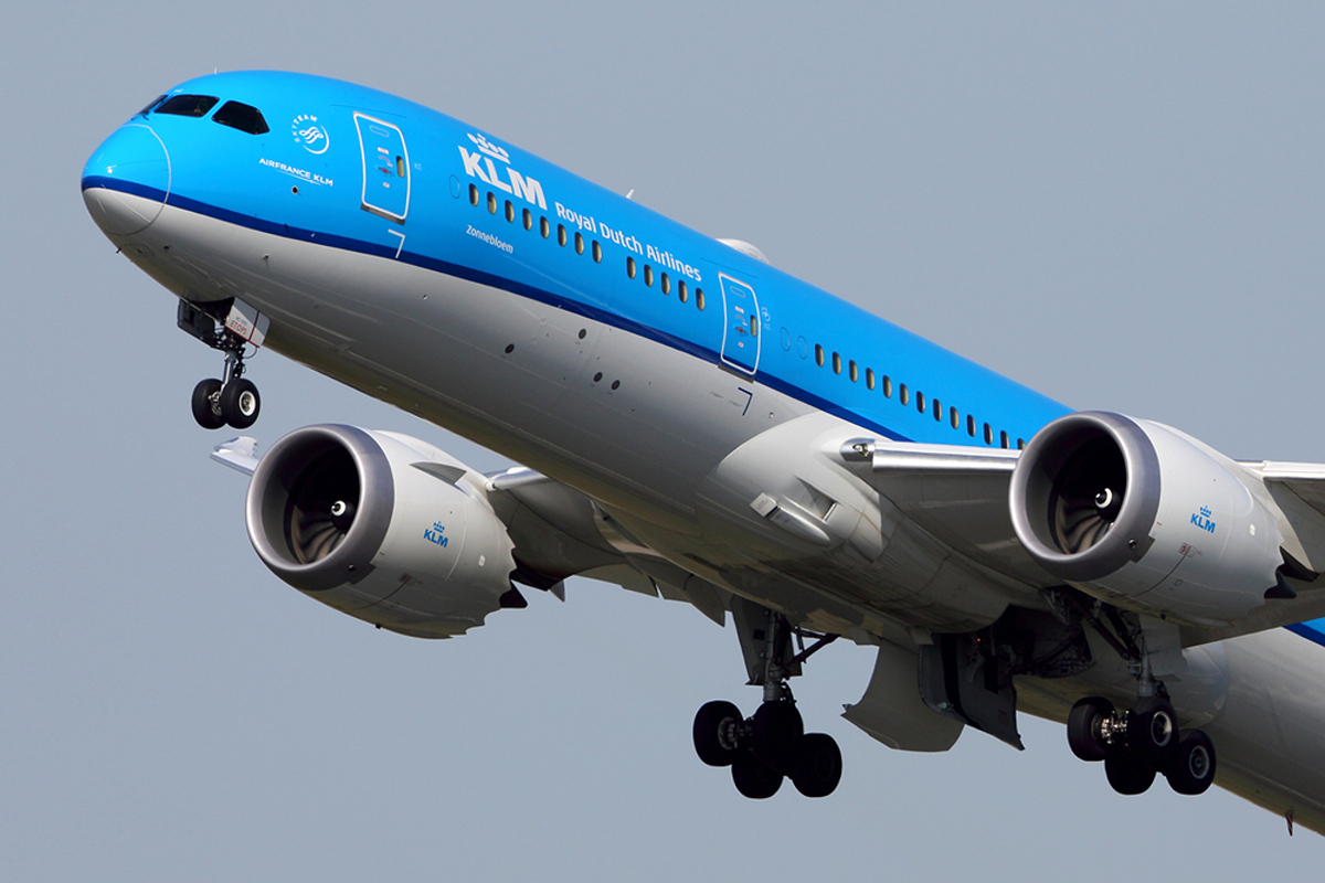 KLM 787 con la Reina de Bélgica aterra en Costa Rica debido a parabrisas crackeados: Análisis y Implicaciones para la Aviación