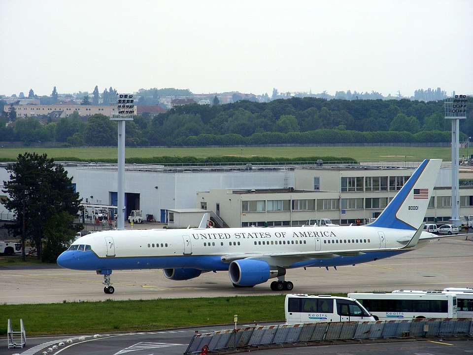 Incidente Mecánico Obliga al Avión del Secretario de Estado de EE.UU. a Regresar: Lecciones para la Aviación Mexicana