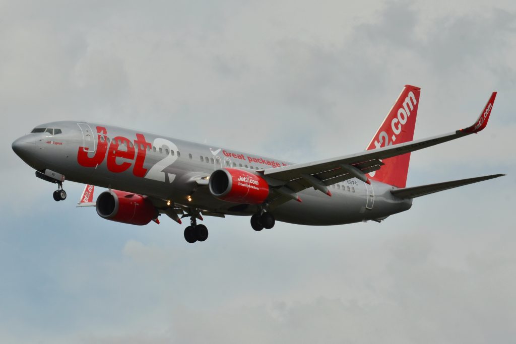 Fatalidad a Bordo: Jet2 Realiza Aterrizaje de Emergencia en Vuelo de Tenerife a Nottingham