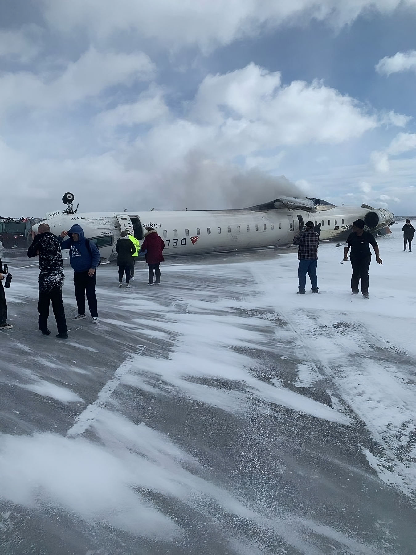 Primeras Demandas Contra Delta por Accidente en Toronto: Colgando Invertido, Me Estampé Contra el Techo