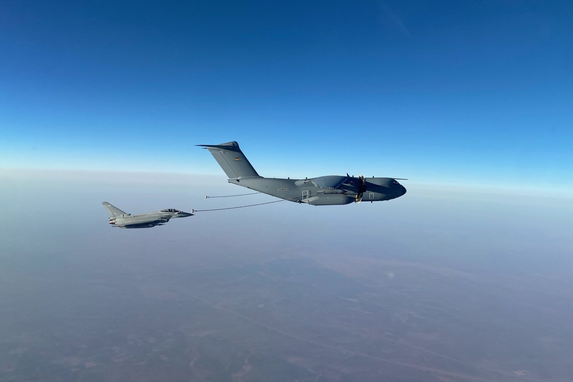 German A400M Refuels RAF Typhoon in Flight for First Time: A New Milestone in Aerial Refueling