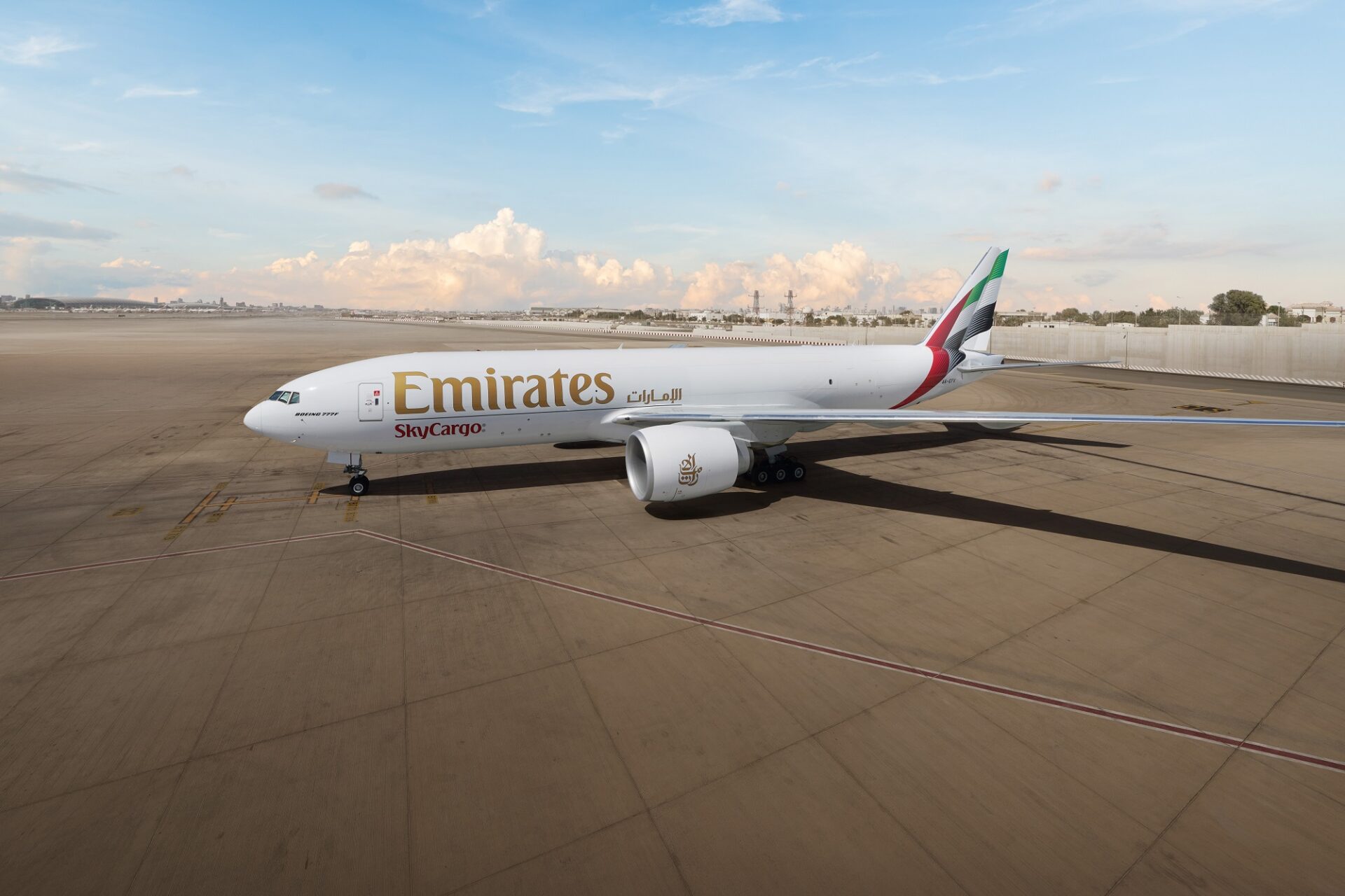 Emirates SkyCargo Goes Bigger and Bolder with Latest Livery: Implicaciones para la Aviación Global y Mexicana