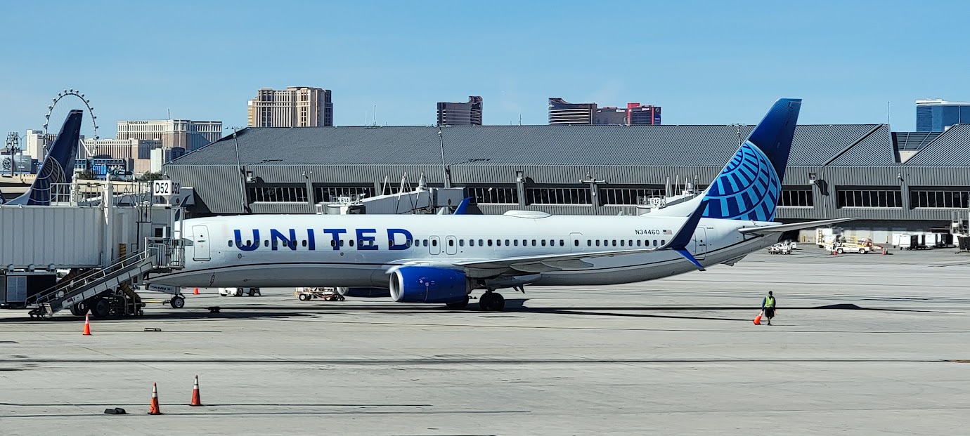 Controversia en Vuelos Domésticos: La Polémica de los Anuncios en Español en United Airlines