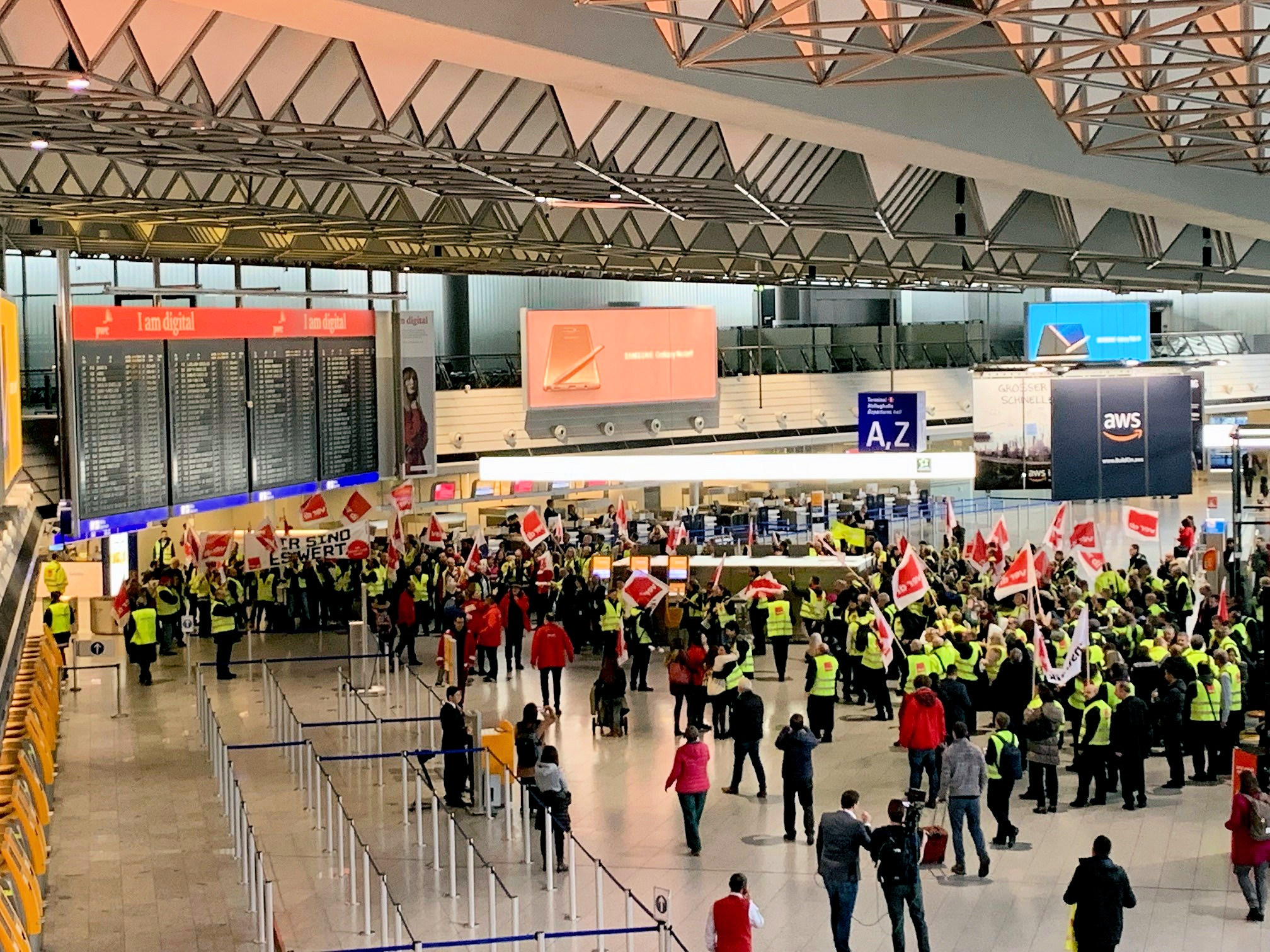 Disrupciones Mayores en Aeropuertos Alemanes: Huelga Nacional del Sindicato Ver.di el 10 de Marzo