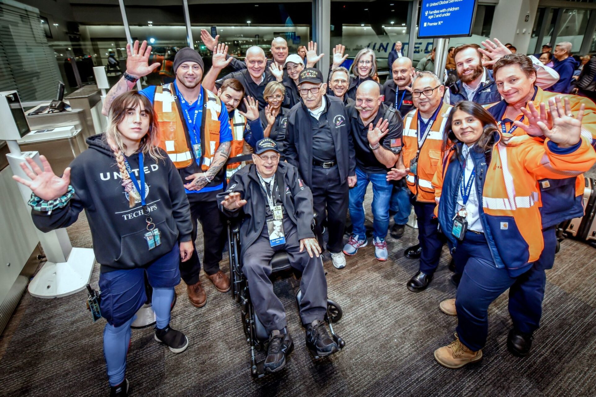 United Airlines Honra a Veteranos de la Segunda Guerra Mundial con Vuelos Especiales a Manila